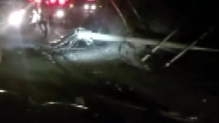 승용차가 전봇대 추돌..한때 마을 정전 / YTN