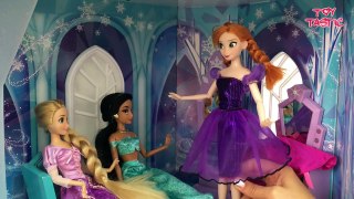 Date Night! Frozen Anna + Kristoff Kiss - Disney Princess Up Dolls Video Mini Movie