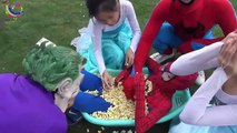 Джокер против Эльза Холодное Сердце детка Человек паук в ванна попкорн Видео смешно в реальной жизни