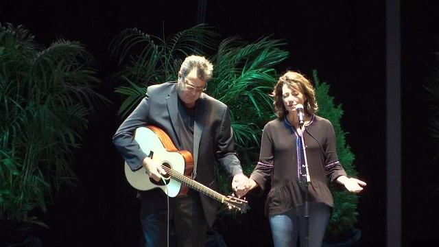 World pays tribute to victims of deadly Las Vegas shooting