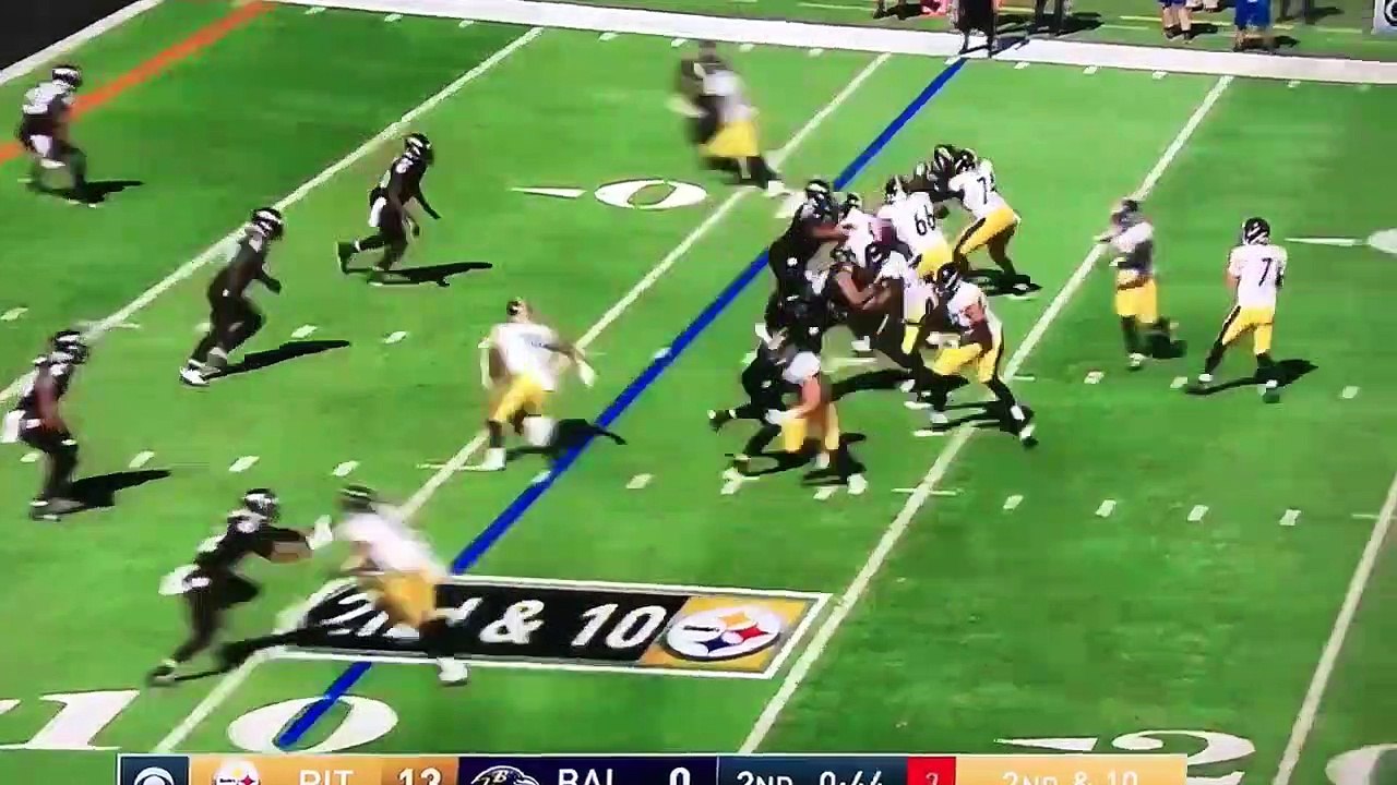 Un footballeur américain célèbre un touchdown comme dans Dragon Ball