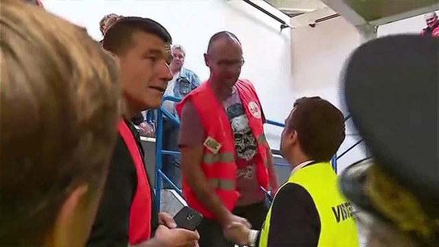 Je ne salue pas trop la politique actuelle mais je vous salue quand même , dit un élu CFDT de Whirpool à Macron