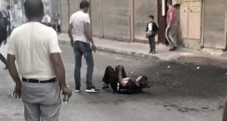 Oğlunun Gözü Önünde Karısını Bıçaklayan Şahıs, Kameralar Tarafından Görüntülendi