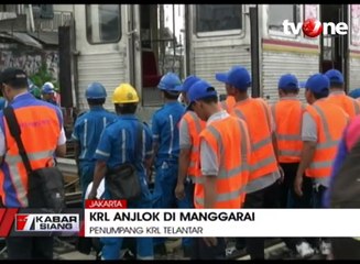 Evakuasi Kereta Komuter Line Anjlok