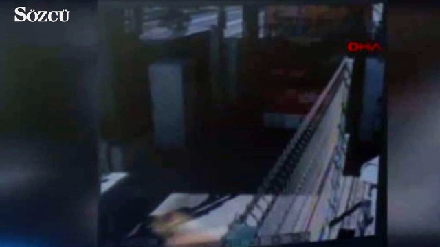 İki katlı özel halk otobüsünün kaza anı kamerada