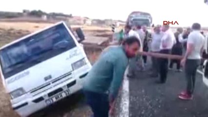 Şanlıurfa Kamyoneti Devrilmemesi İçin İple Tuttular