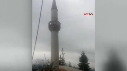 Trabzon'da Minarenin Yıkılma Anı Kamerada