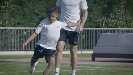 VIRAL: Sepakbola: Ronaldo - Senior Dan Junior - Pamer Kemampuan