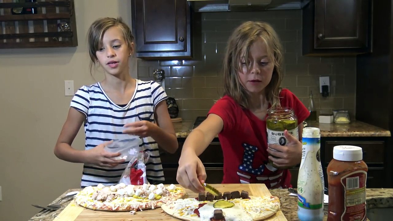 ➠ PIZZA CHALLENGE ➠ SUPER GROSS PIZZA ➠ SMELLY BELLY TV