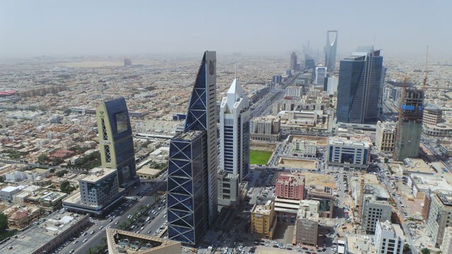 السعودية تقر منح تأشيرات تجارية سريعة من ثلاث فئات