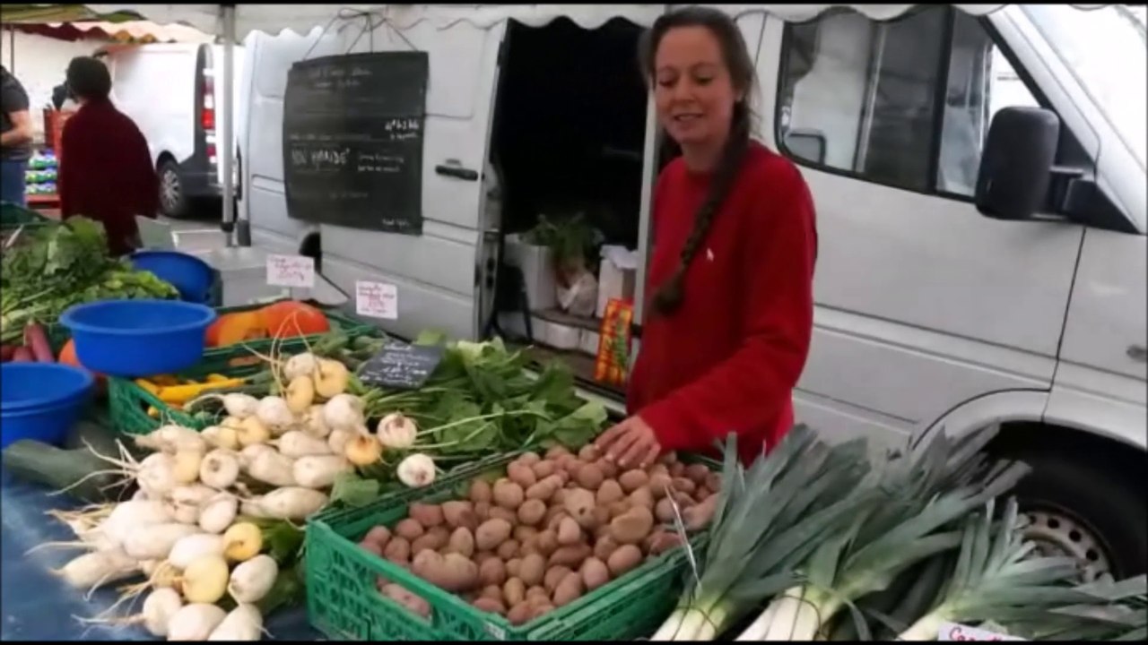 A la découverte des produits de saison sur le marché d'Oullins