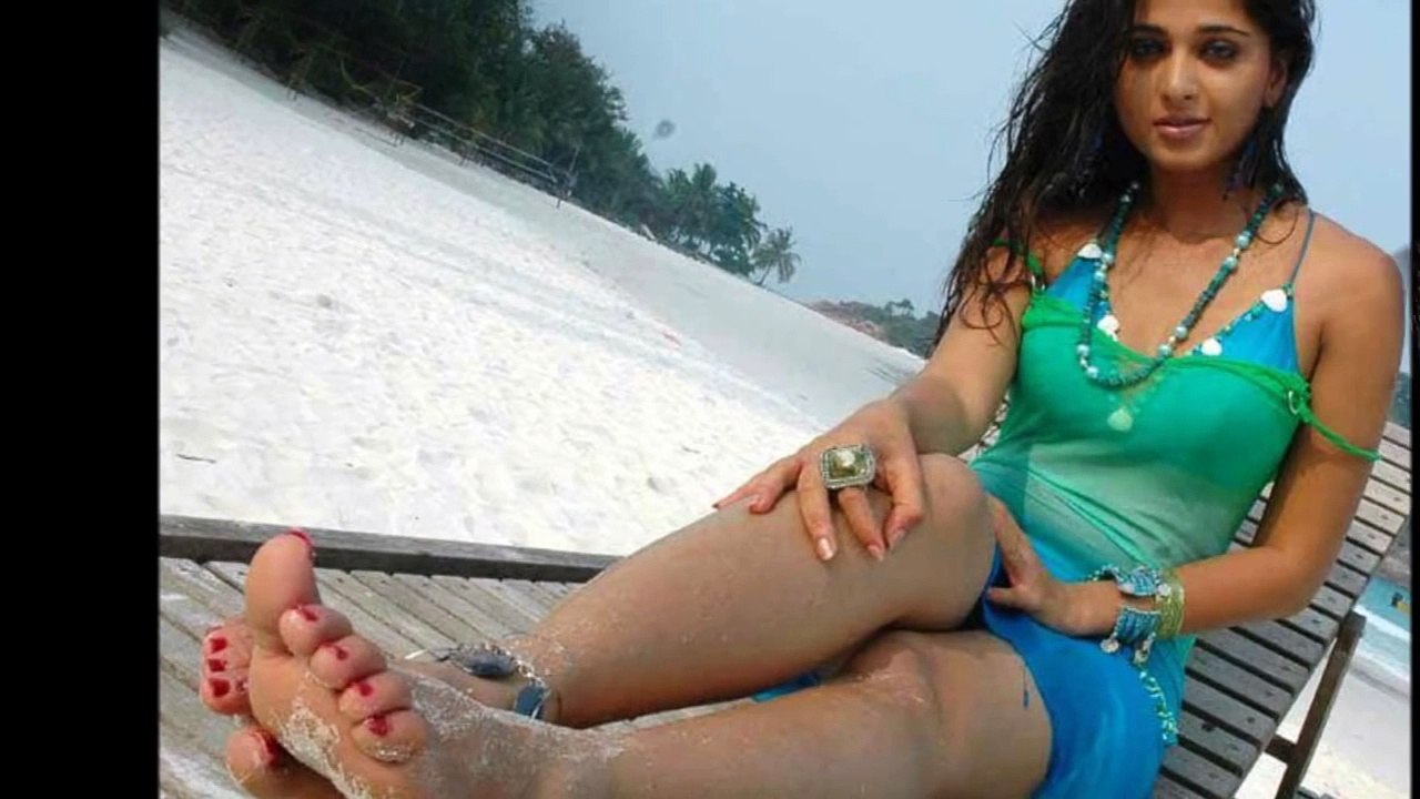 Anushka Shettya Hot Navel Show never seen before | anushka shetty hot || bolllywood hot