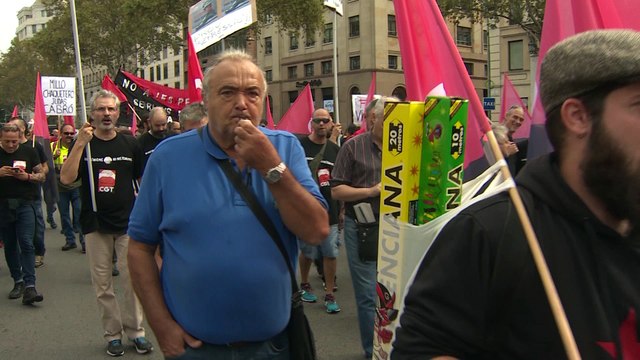 Miles de catalanes protestan por la actuación policial