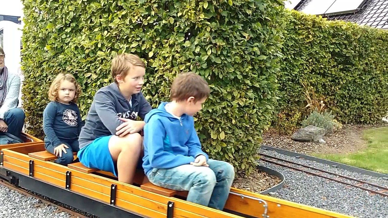 Bléharies train vapeur miniature: Jean-Ghislain Nutte vous emmène en balade.