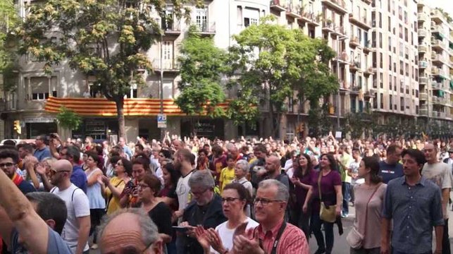 300.000 personnes manifestent à Barcelone contre les violences policières