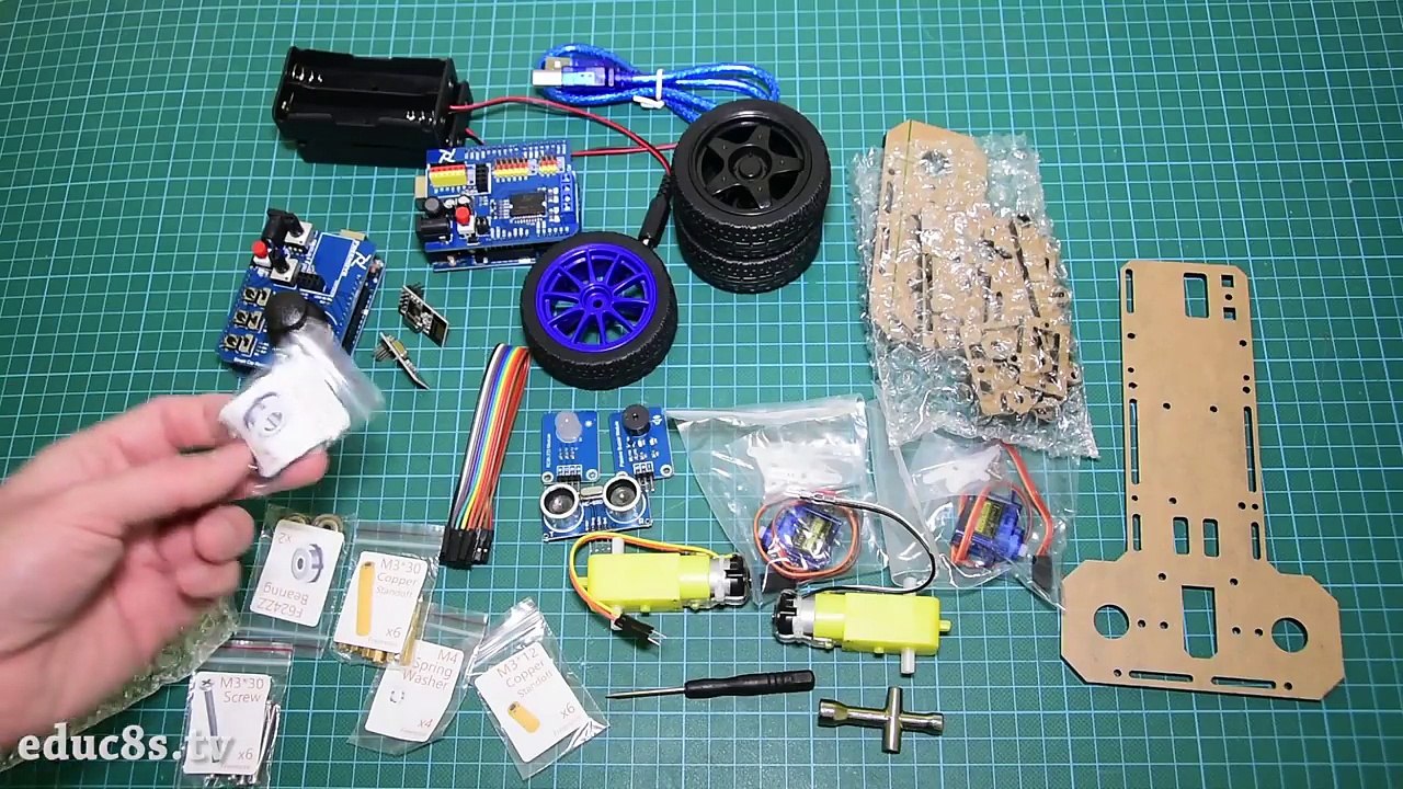 Arduino Project: 3 Wheeled Robot with remote contol or autonomous navigation!