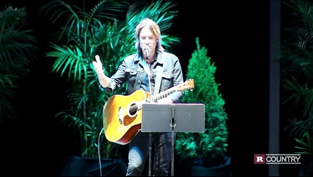 Keith Urban sings for Vegas | Rare Country