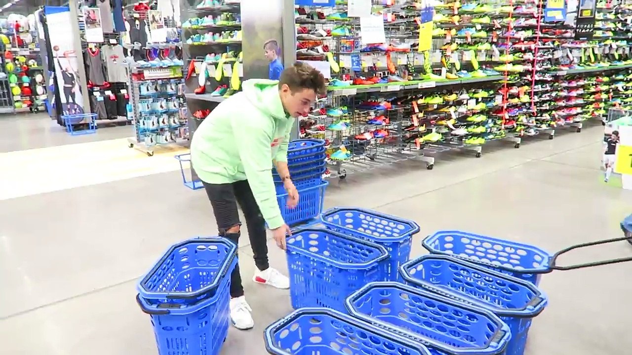 PELOTA GIGANTE DE 32 BALONES!! ME COMPRAN 32 BALONES POR APUESTA [bytarifa]