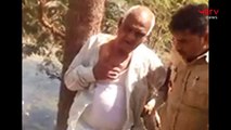 भीड़ ने बीजेपी पार्षद को बांधकर खूब मारा - BJP Corporator Hasmukh Patel Tied To A Tree And Roughed Up By Locals