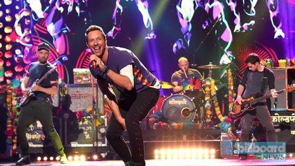 R.E.M.'s Peter Buck Joins Coldplay On Stage for Tom Petty Tribute | Billboard News