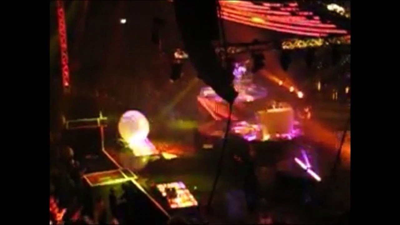 Muse - Feeling Good, Manchester MEN Arena, 11/10/2006