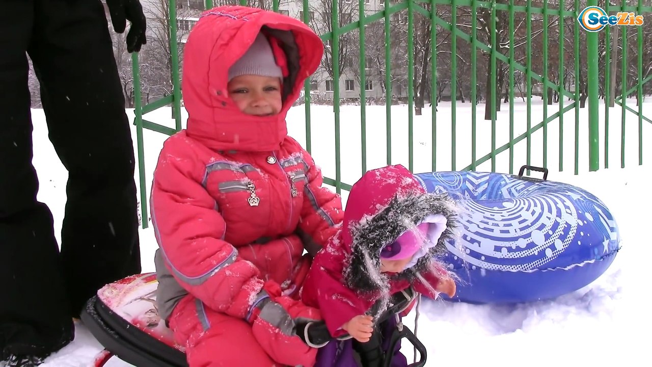 Baby Riding a Roller Coaster.  Катаемся с Горки...
