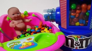 Super M&M Machine Baby Doll Bath Time Learn Colors Finger Family Nursery Rhymes For Kids Toddlers