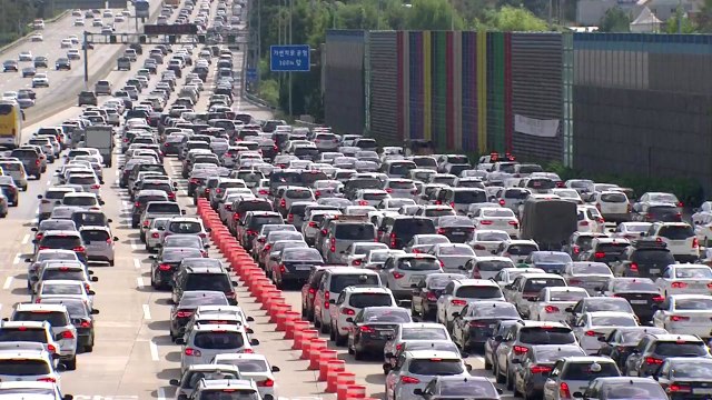고속도로 양방향 모두 '답답'...오후 4시 정체 절정 / YTN