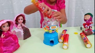 Candy machine ... Elsa maşa ve Cupcakeler elife geliyor draje almak için ,Eğlenceli oyun videosu