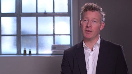 ويل أندروز يتحدث عن عن عطر BOSS BOTTLED OUD