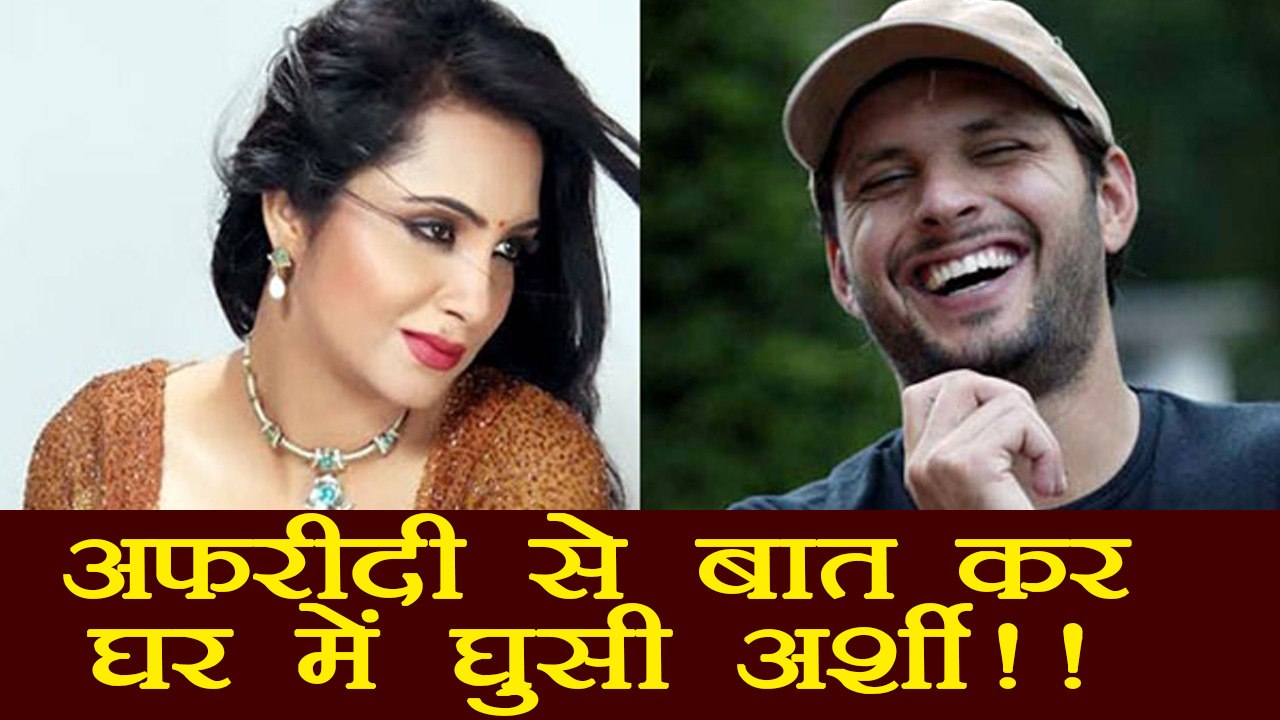 Bigg Boss 11: Arshi Khan calls Shahid Afridi MEHBOOB | FilmiBeat