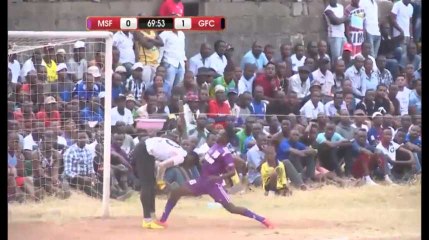 L'incroyable erreur du gardien déclenche la folie des supporters !