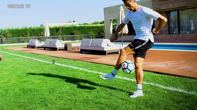 Les skills impressionnants entre CR7 et Soufiane Touzani