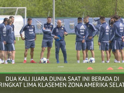 VIRAL: Sepakbola: Argentina Berlatih Jelang Laga Menentukan Melawan Peru