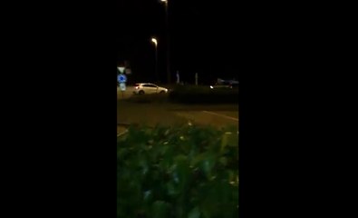 Course poursuite entre la police et une Classe A45 AMG.