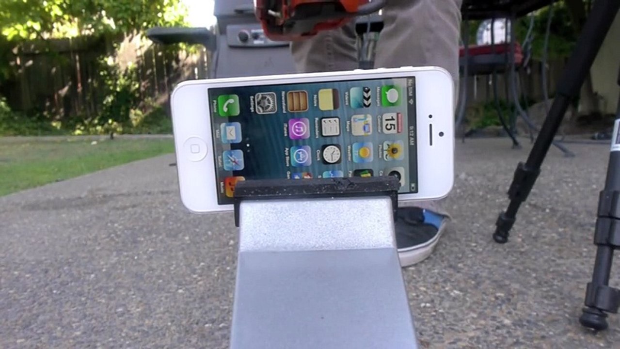 iPhone 5 vs Chainsaw- Destruction Test