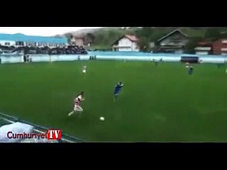 Il perd un testicule après un tacle horrible au football