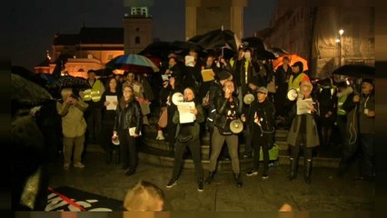 Jahrestag "Schwarze Proteste": Polnische Frauen demonstrieren für ihre Rechte