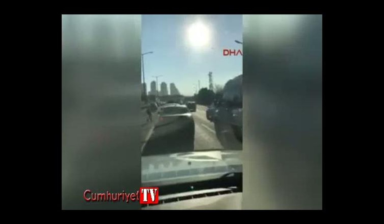 Akan trafiğe aldırmadı yaralı güvercini böyle kurtardı