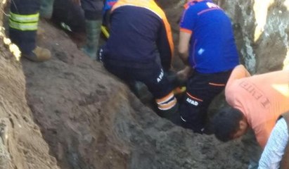 Kanal kazısında toprak altında kalan iki işçi yaralandı