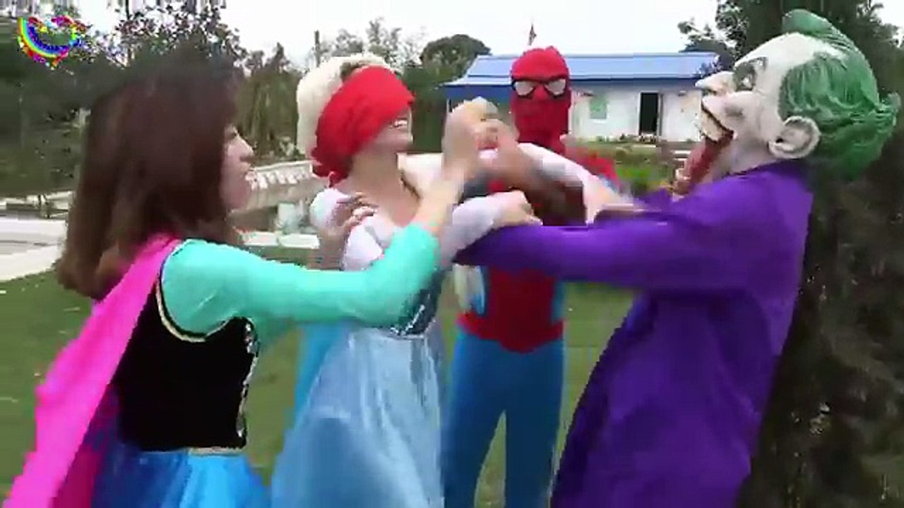 джокер и черный человек-паук похищать замороженной Эльза Человек-паук видео смешной в реальной жизни