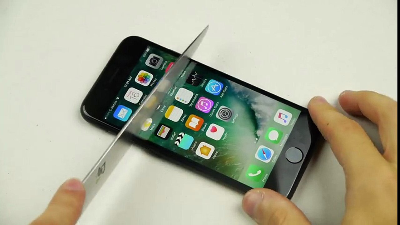 iPhone 7 Hammer & Knife Scratch Test