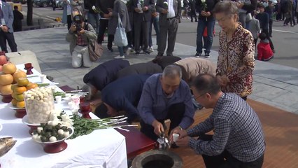 "우리는 왜 고향에 못 가나"...숙연한 합동 차례 / YTN