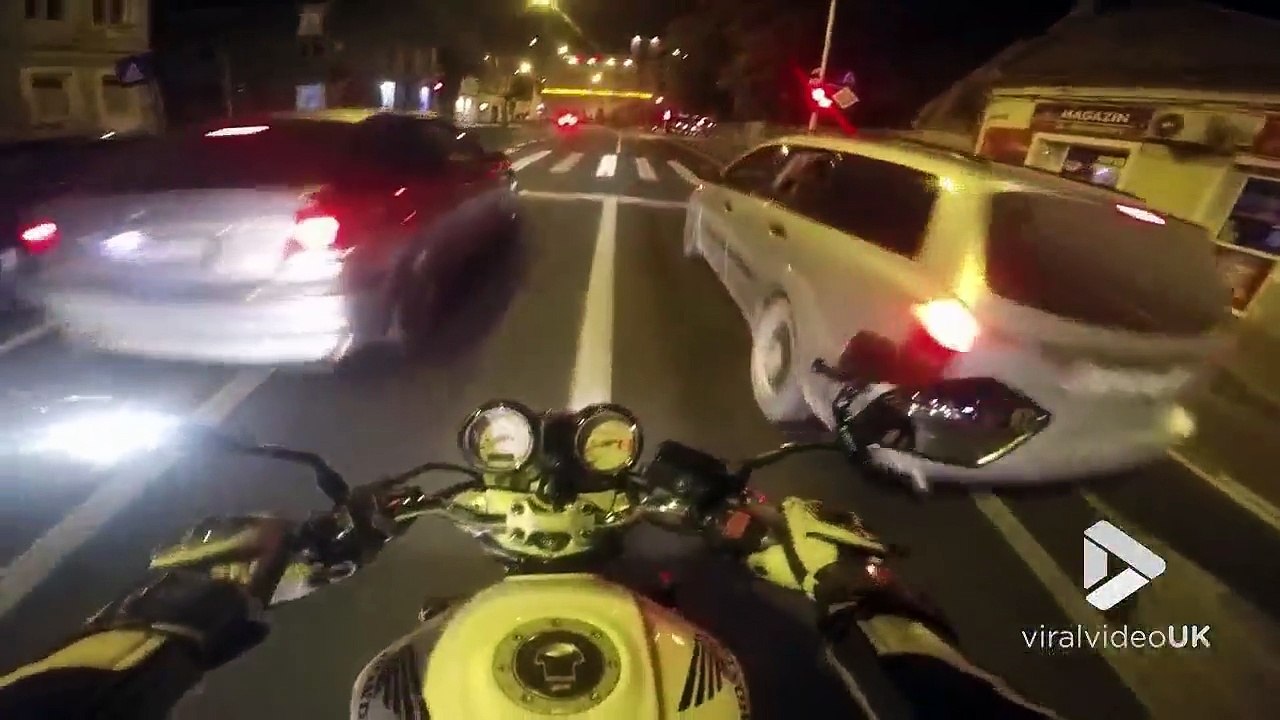 Golf V GTI vs Moto (Fail)