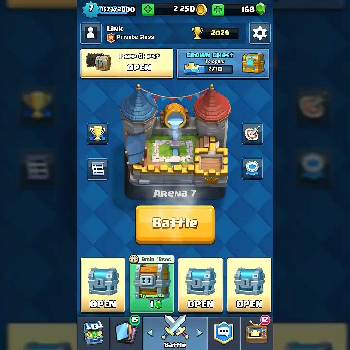 FIRST LEGENDARY? - Chest Opening XL [CLASH ROYALE]