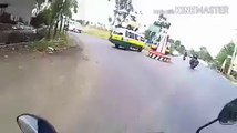 Gini jadinya kalau orang BEGO naik motor,,, nyelakain orang lain !!!!!!!!