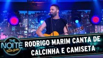 Rodrigo Marim canta De calcinha e camiseta