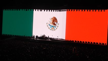 La banda U2 ilumina el Joshua Tree con los colores de la bandera de México