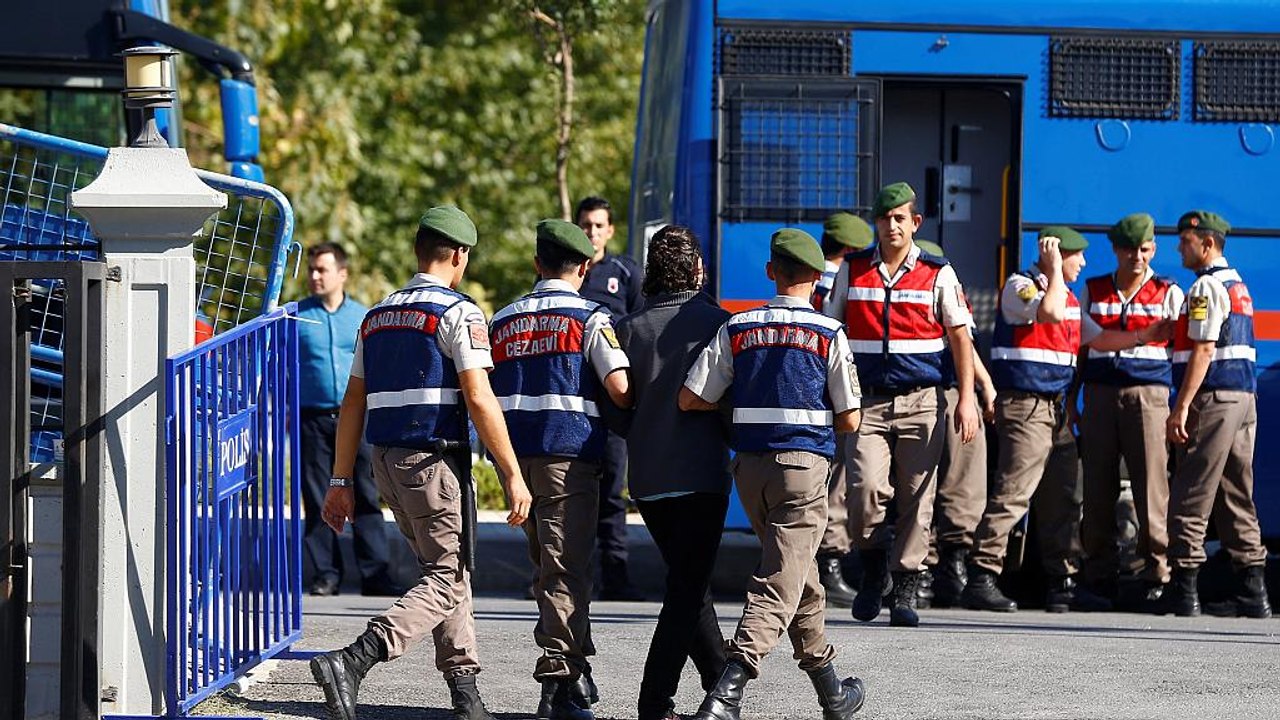 Türkei: 4 mal lebenslang für 40 Soldaten