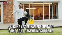 @TheBuzzer: ¡Que Mesut Özil nos invite a su casa!